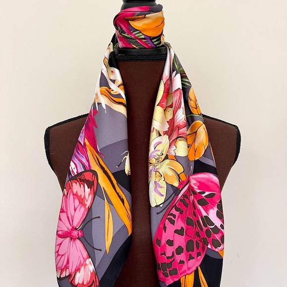 New Salvatore Ferragamo Scarf Butterfly Flora Black Multicolor Silk Wrap - Picture 1 of 12